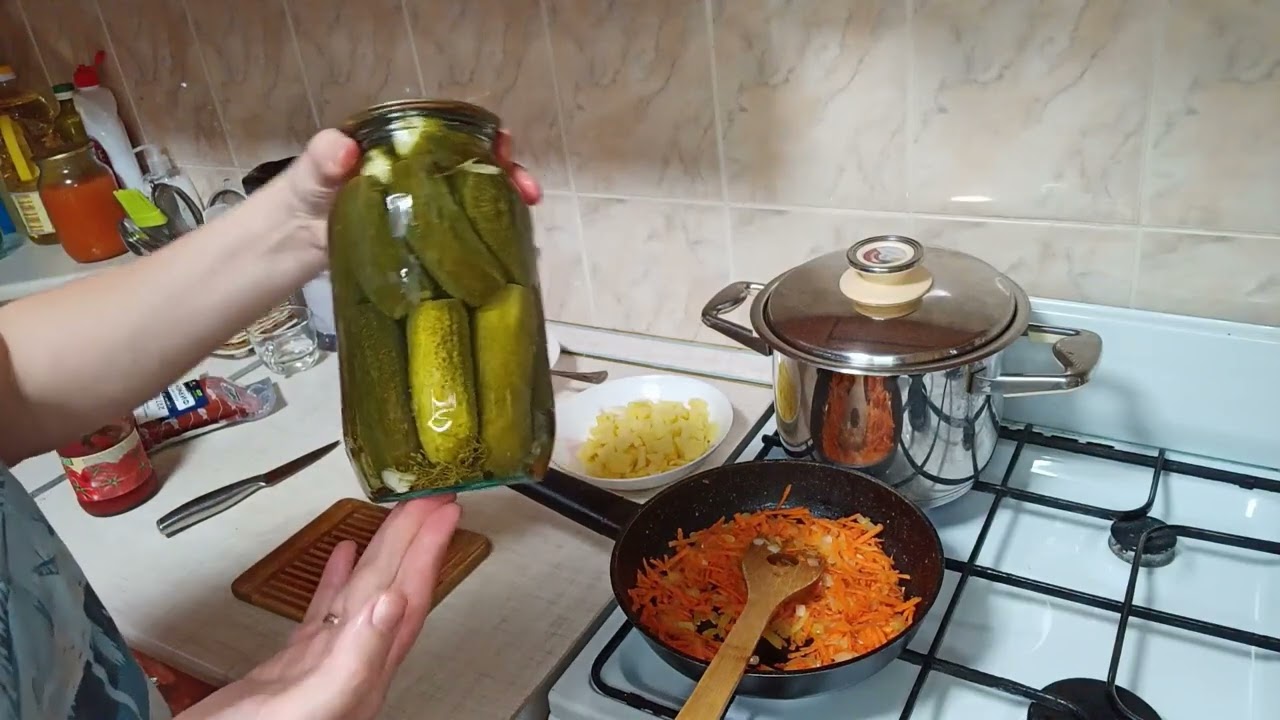 Очень захотелось мне солянки. И пирог 