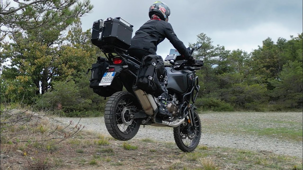 Tutorial: Cambio filtri aria Africa Twin 2022 e installazione cavo frizione di riserva.