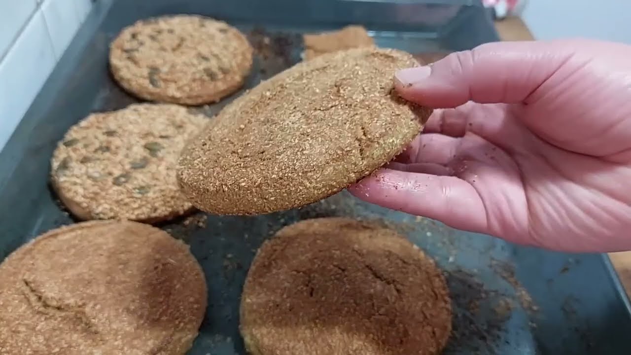 خبز النخالة لمرضى السكري بدون دقيق بدون سكر بالخميرة الطبيعية قنبلة الموسم 😅😍