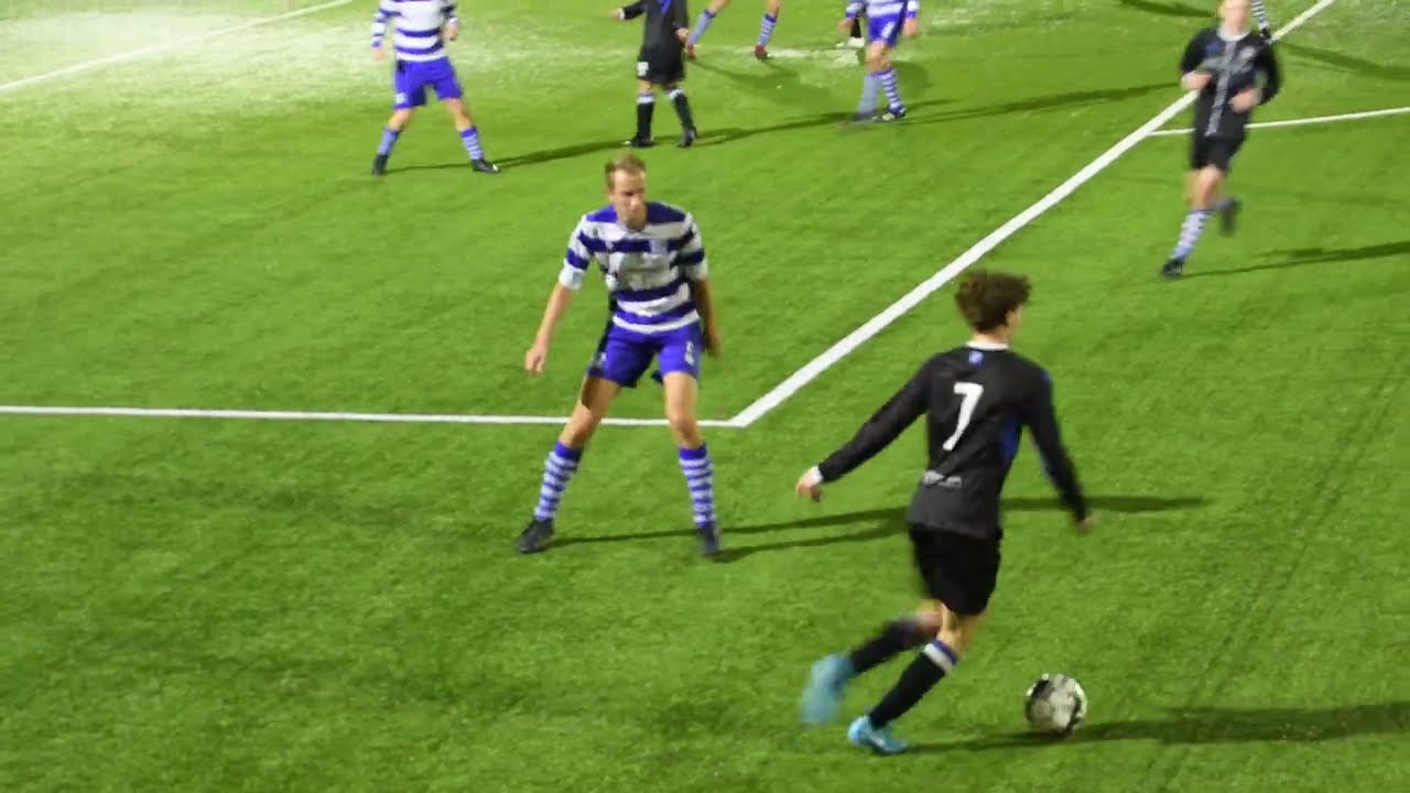Oliveo 2 - Oliveo 3 oefenwedstrijd in Pijnacker voetbal