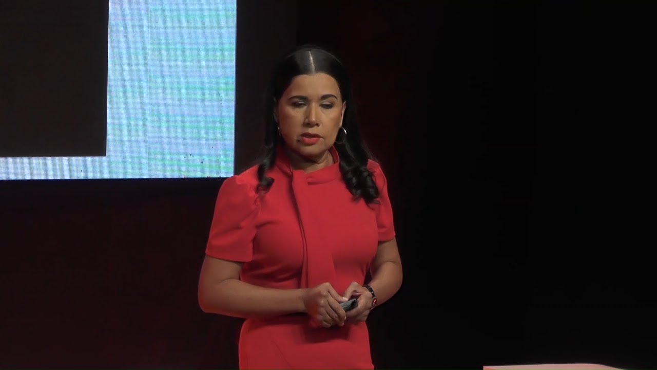 Los techos de cristal también se rompen | Juana Borja | TEDxUAGRM