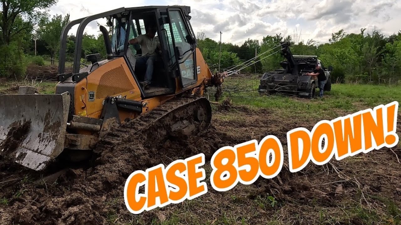 Бульдозер Case застрял глубоко в грязи! #тяжелаяспасательнаятехника #камуфляжныйэвакуаторF550