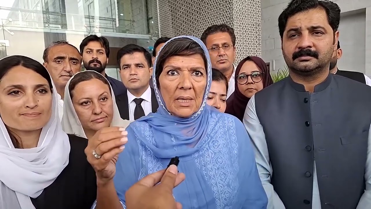 Islamabad: Former Prime Minister Imran Khan's Sister Aleema Khan Media Talk