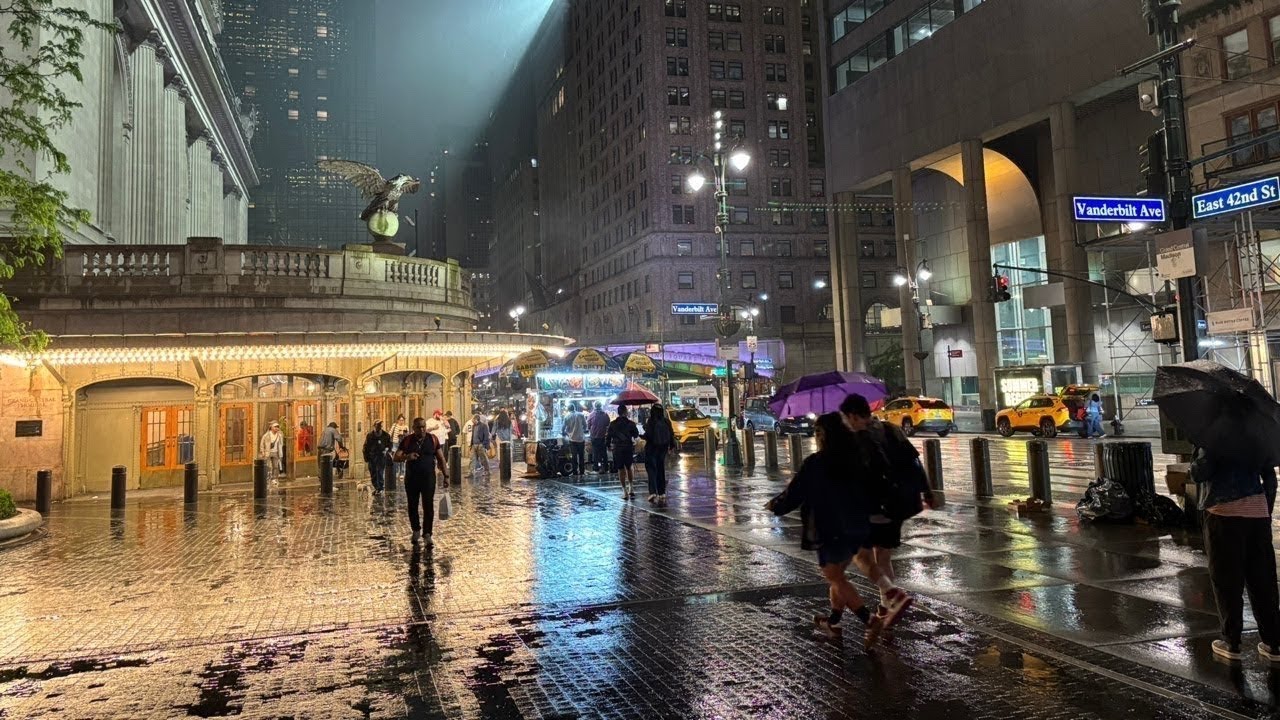 NYC LIVE Midtown Manhattan | Saturday Night