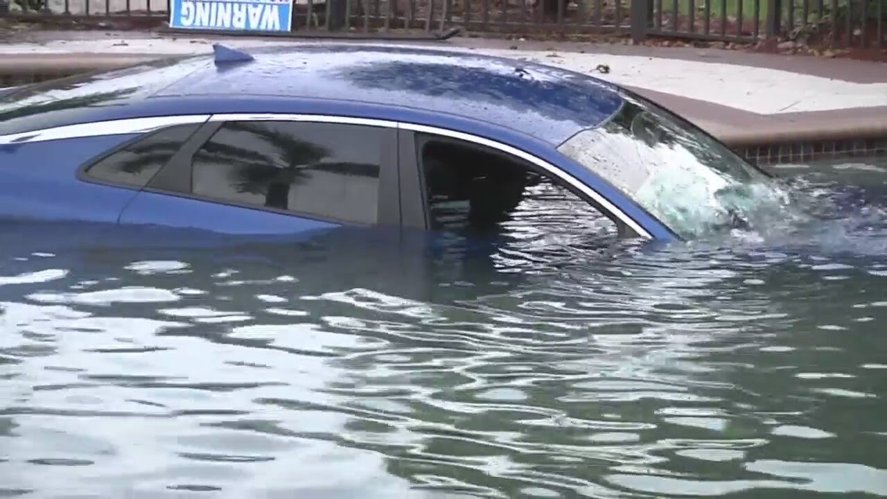 Car crashes into Southwest Miami-Dade pool