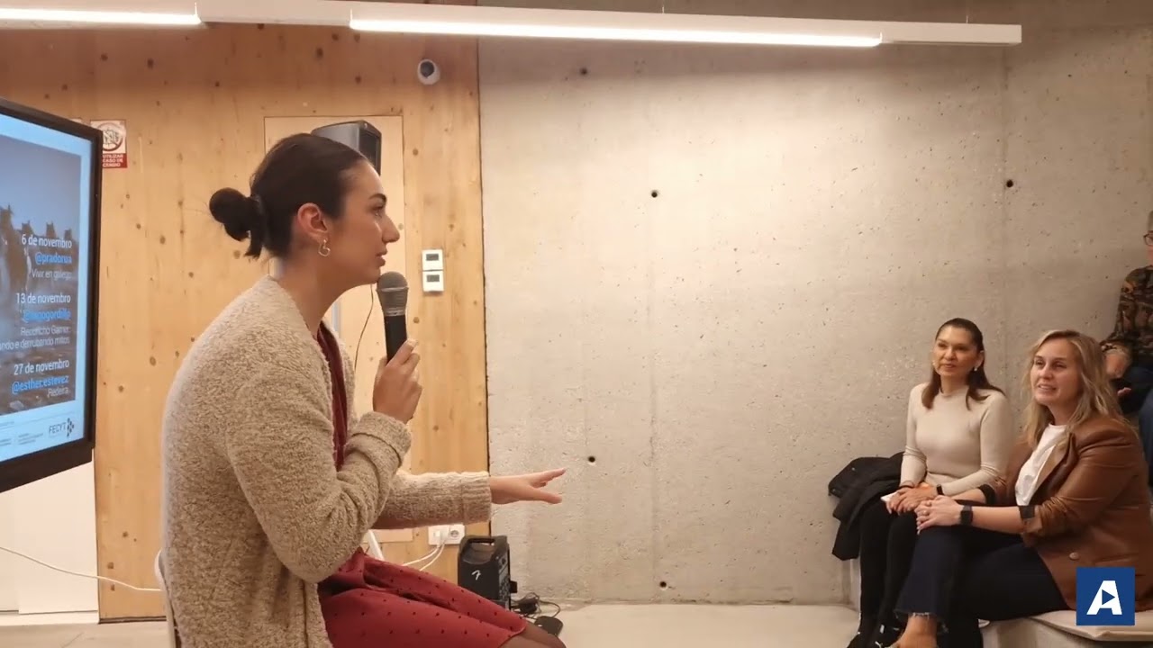 A xornalista Esther Estévez participa no ciclo ‘Galinfluencers’ da UVigo