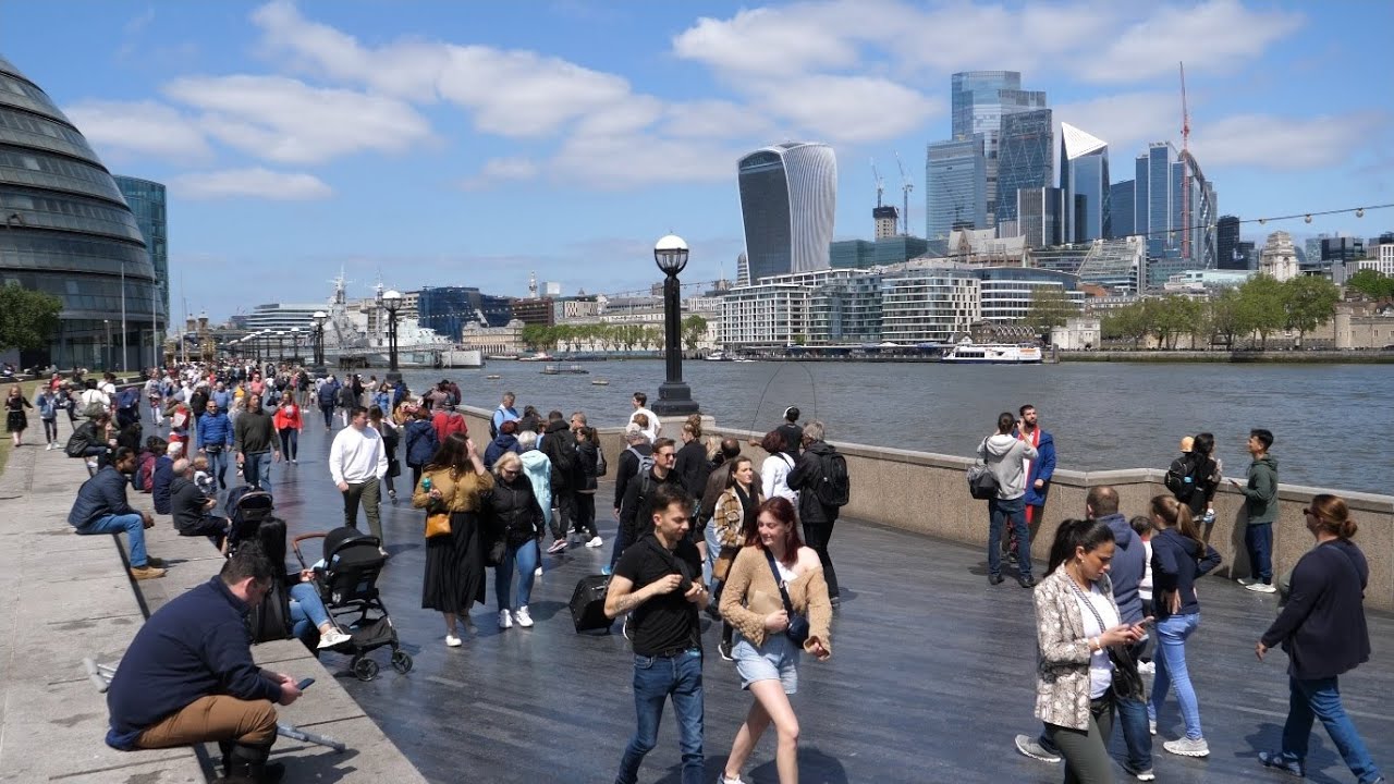 LONDON City Walking Tour -  The Queen's Walk along Thames River 4K🇬🇧 UK Travel