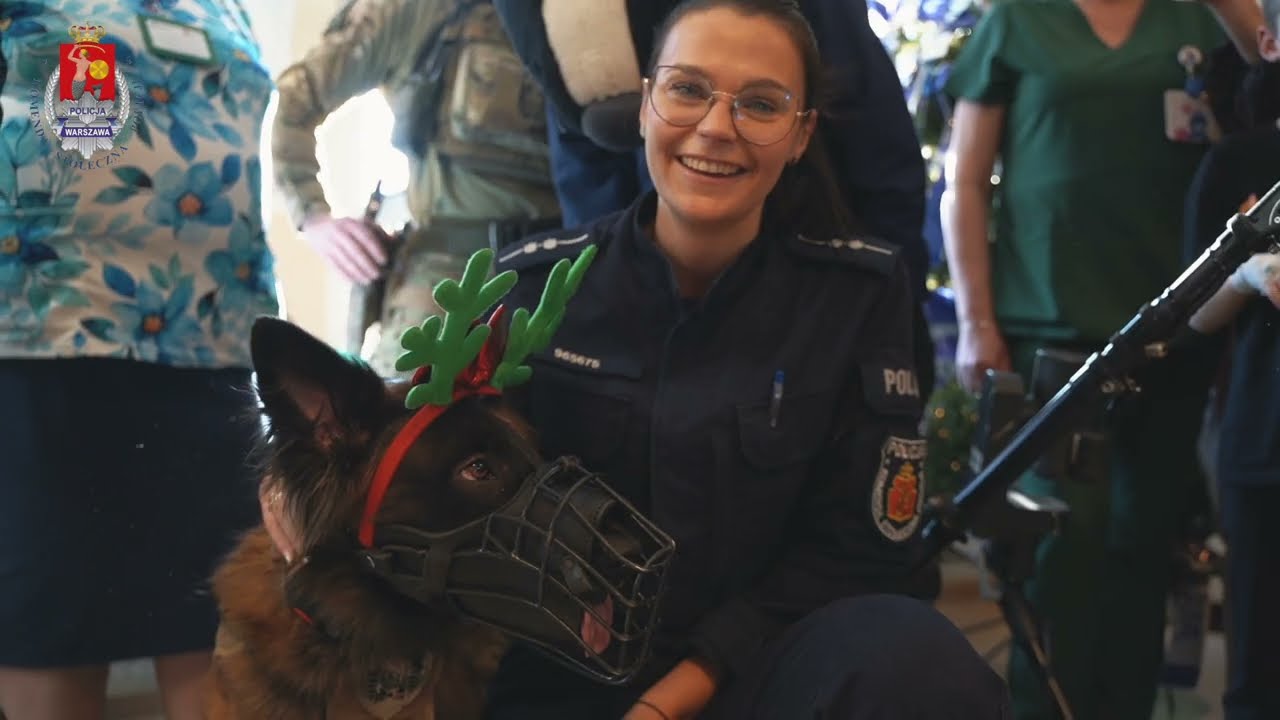 STOŁECZNI POLICJANCI W ROLI MIKOŁAJÓW