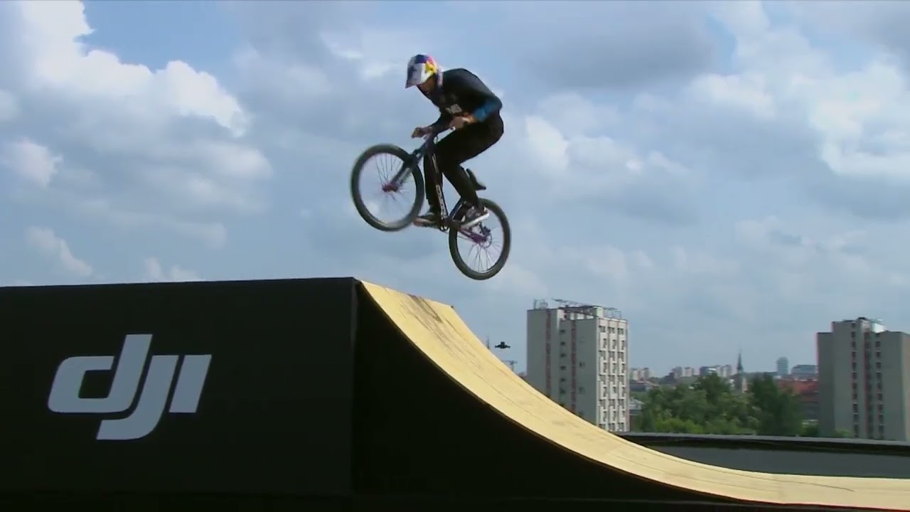 Zwycięski przejazd D. Godźka - Red Bull Roof Ride Katowice