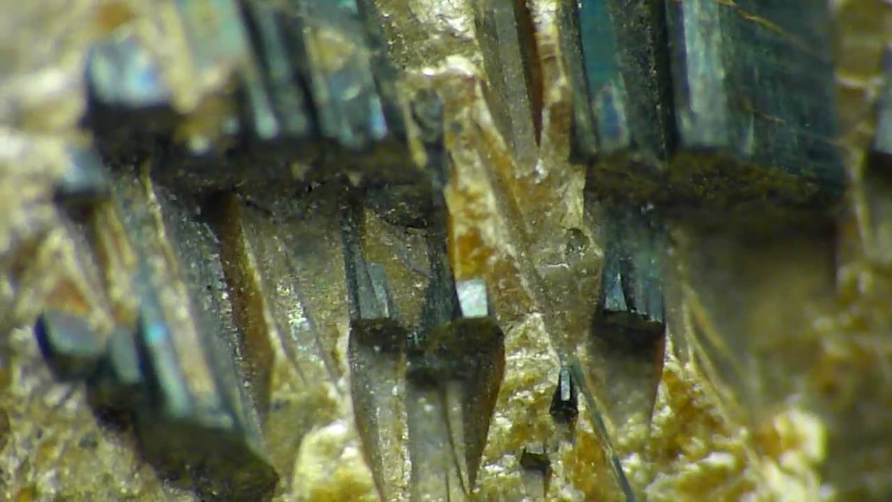 Actinolite (Inosilicates - Amphiboles - Calcic)