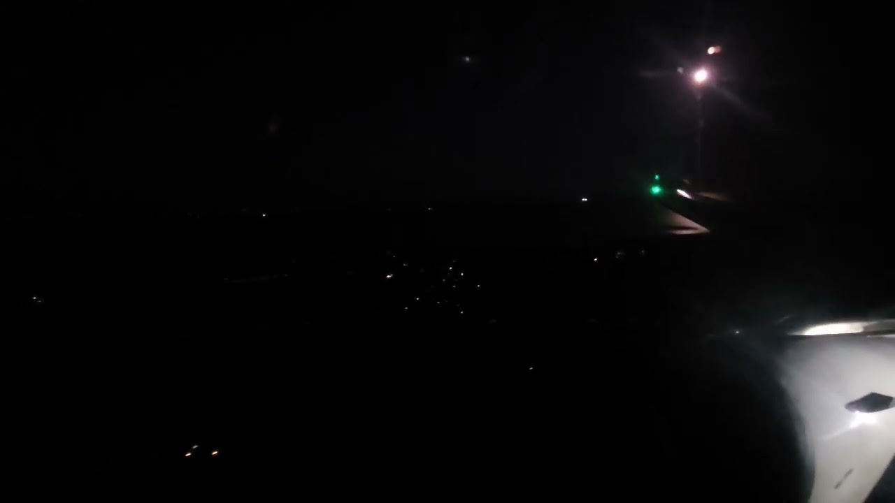 SUNCLASS A321 Landing at Copenhagen airport runway 04R