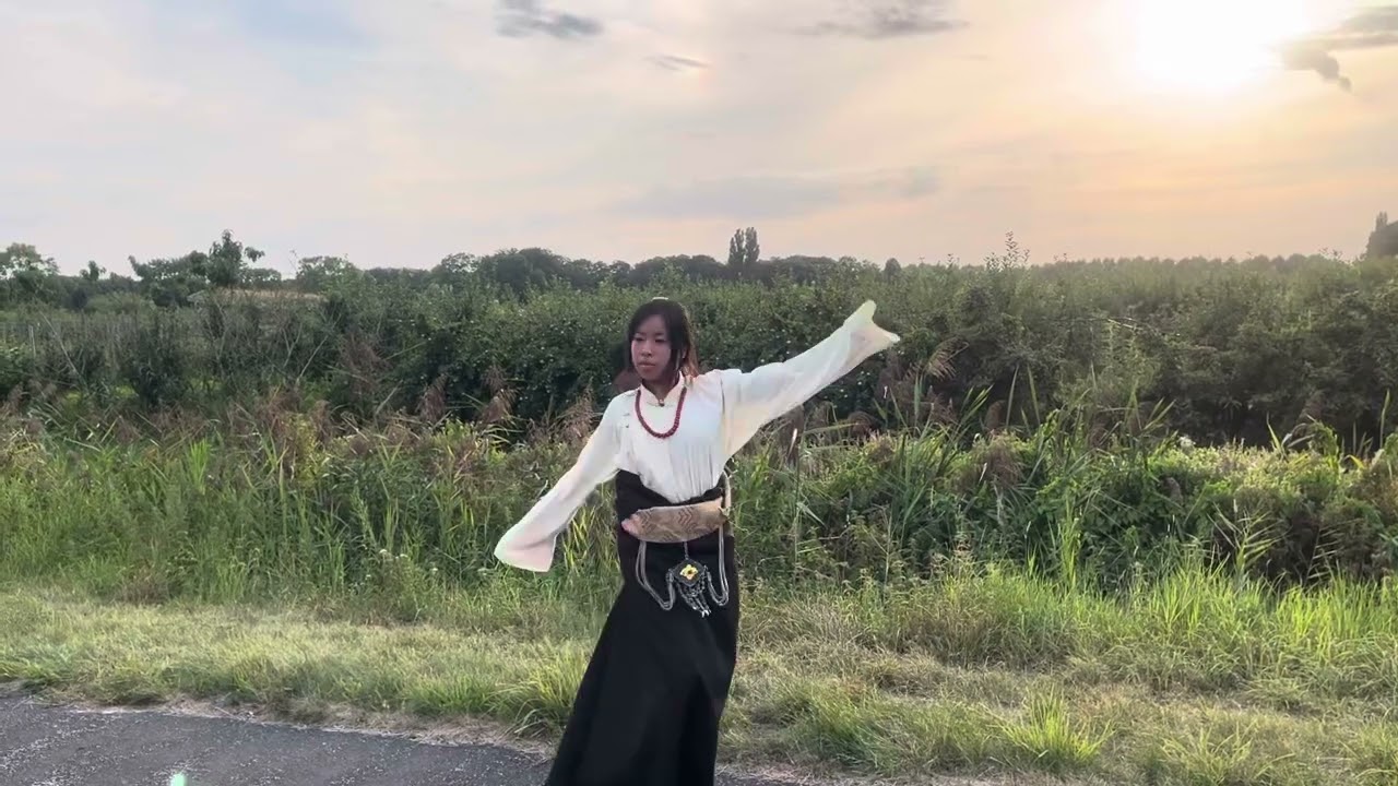 Tibetans dance Kun12