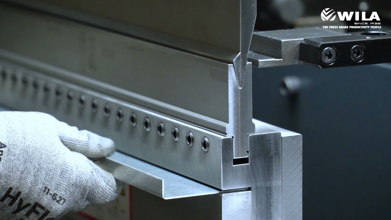 Hemming with hydraulic flattening tool