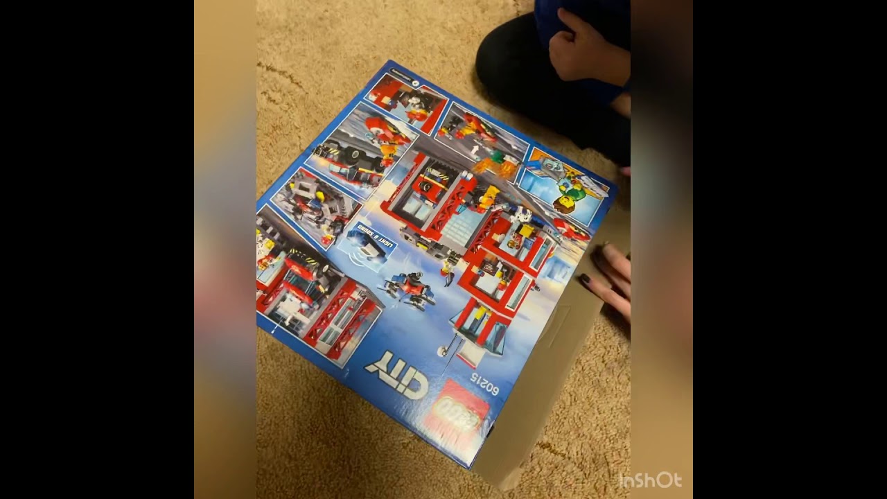 Розпакування конструктора LEGO City Пожежне депо 509 деталей (60215) з Rozetka