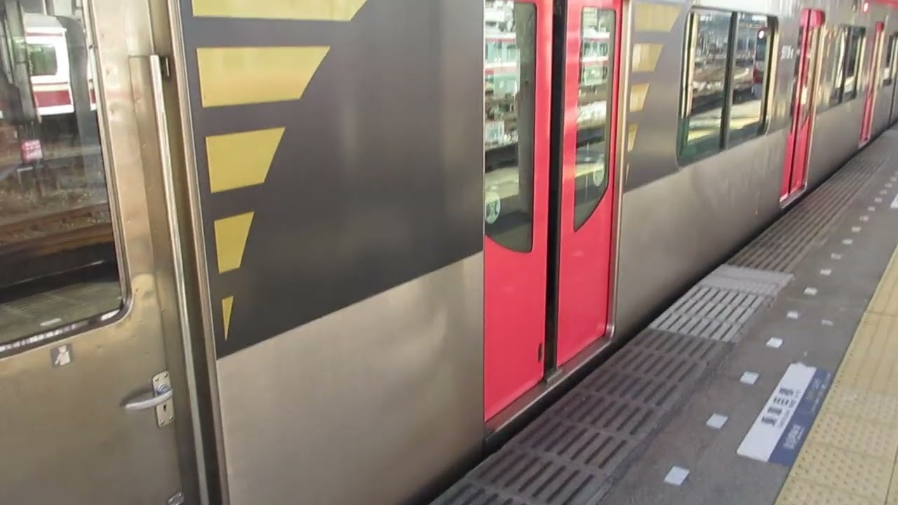 【逗子・葉山始発、能見台～京急蒲田間急行運転、京急空港線内各駅停車、超久しぶりに都営5500形の急行に乗車！！】京急本線急行羽田空港行き都営5500形5518編成8両　神奈川新町駅発車