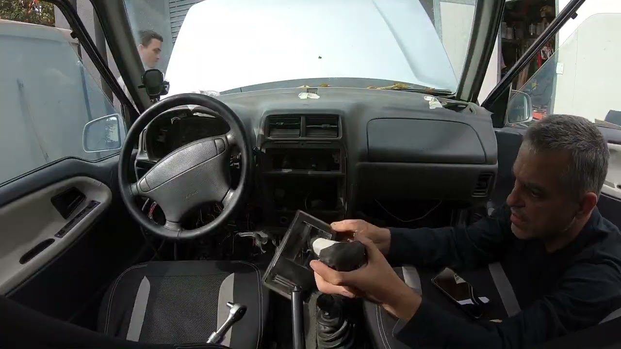 Removing Suzuki Vitara / Sidekick 98 dashboard - replacing heater core & A/C evaporator core