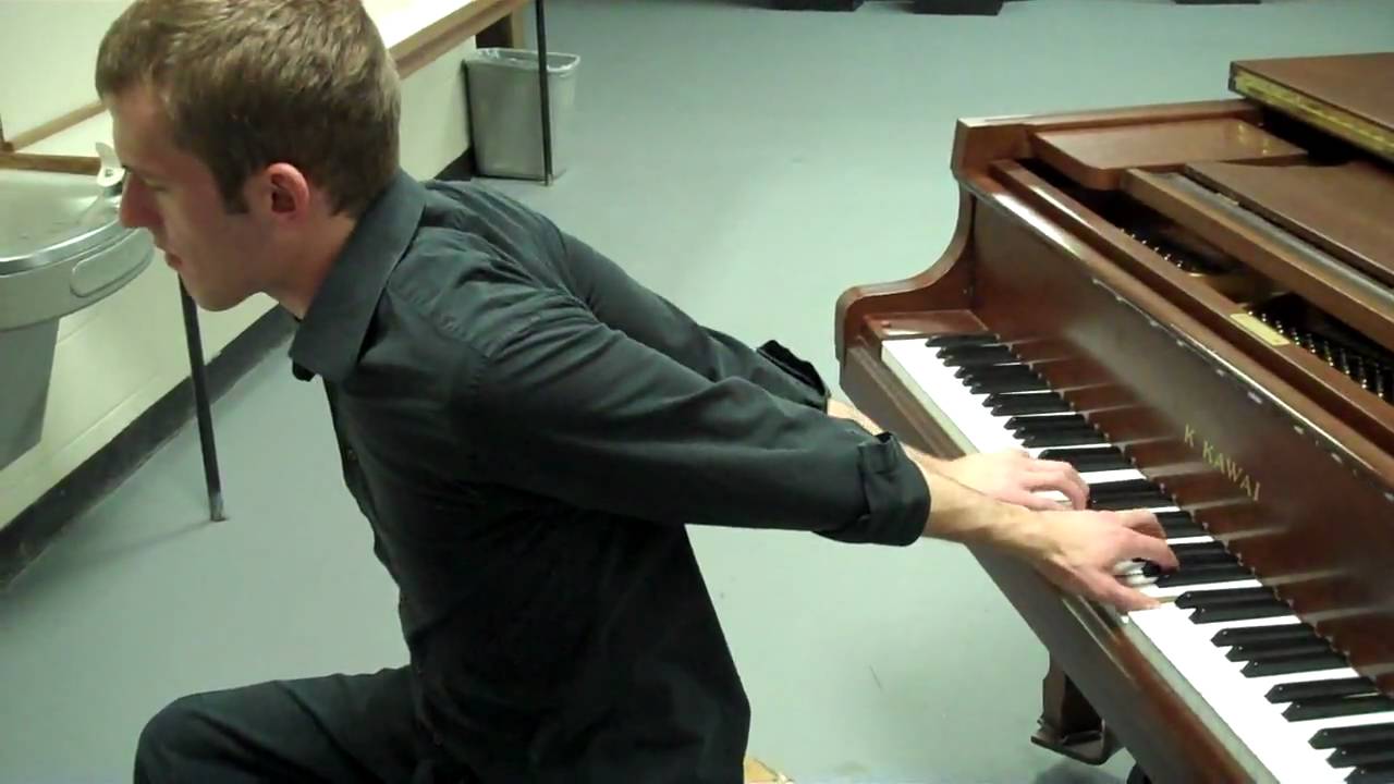 Backwards piano player (as seen on Ellen!)