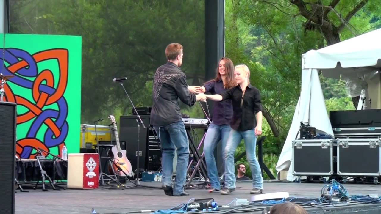 The Willis Clan Dancing To 