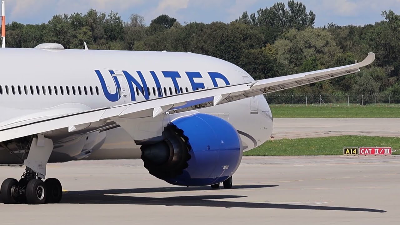 Munich MUC EDDM Airport Planespotting 26R | Vol.  3