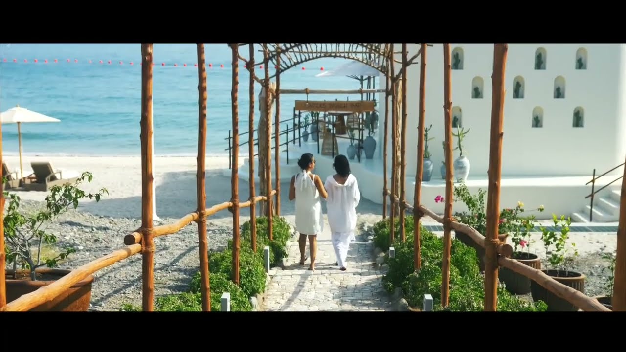 Приватный женский пляж La Sirena Ladies Beach Lounge в отеле Al Bustan, a Ritz Carlton Hotel, Оман