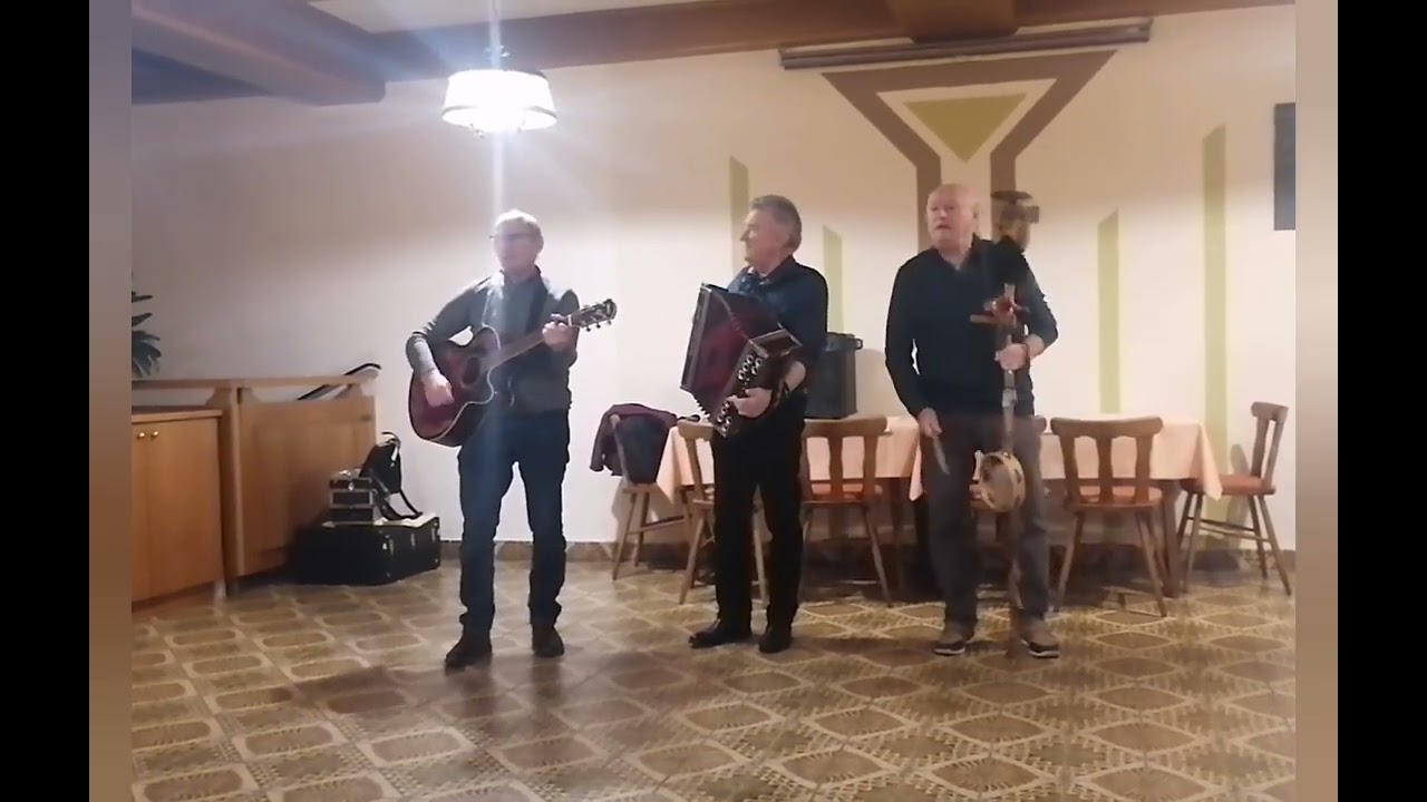 Sänger und Musikantenstammtisch beim Gasthaus 