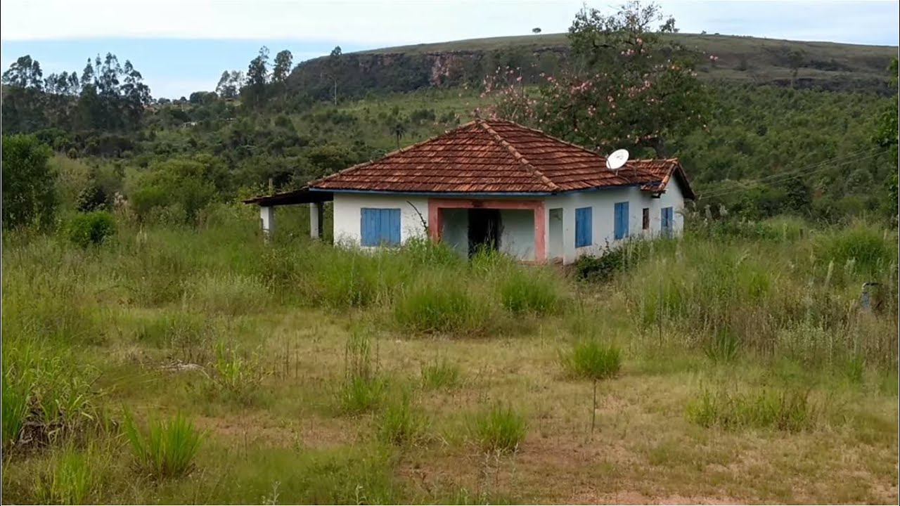 Bairro rural dos Cunha e morro do Cristo em Monte Santo de Minas