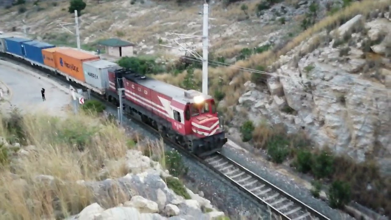TCDD RANFORLU DE 24000 YÜK TRENİ VARDA KÖPRÜSÜNÜ VE TOROSLARI SARSARAK ÇIKIYOR. MÜTHİŞ SES!!