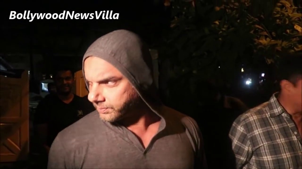 Sohail Khan ABUSING & MISBEHAVING with Media Reporters | CAUGHT ON CAMERA.