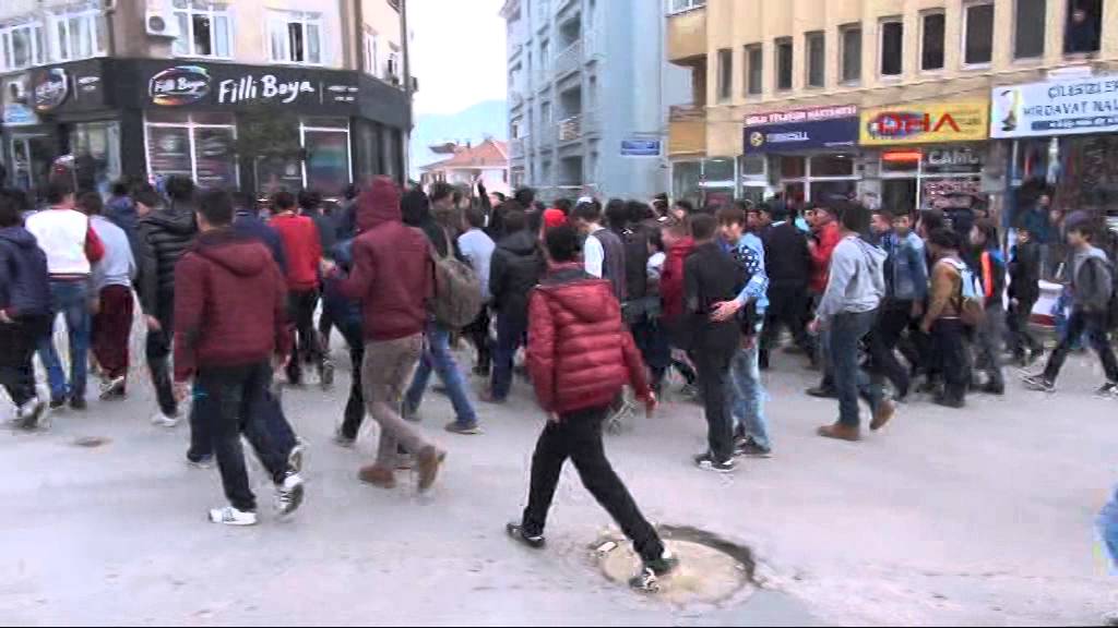 Bolu'da kavga etmeye giden 300 öğrenciyi polis durdurdu