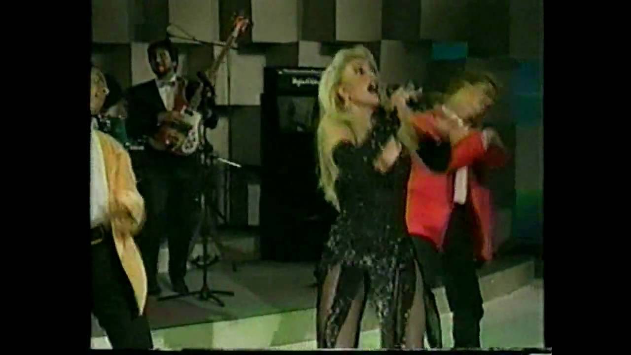 LAURA LEON el club MUJERES ENGAnadas