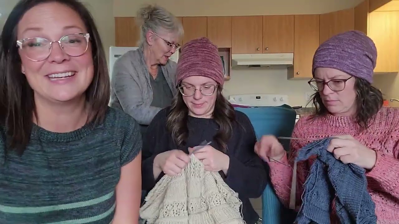 Cozy Up Knits, эпизод 311: «Упс, камера падает»