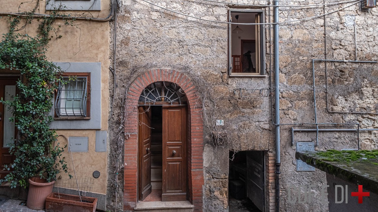 Visita dell'immobile | Carbognano (VT), Italy | Cielo-terra da ristrutturare nel centro storico