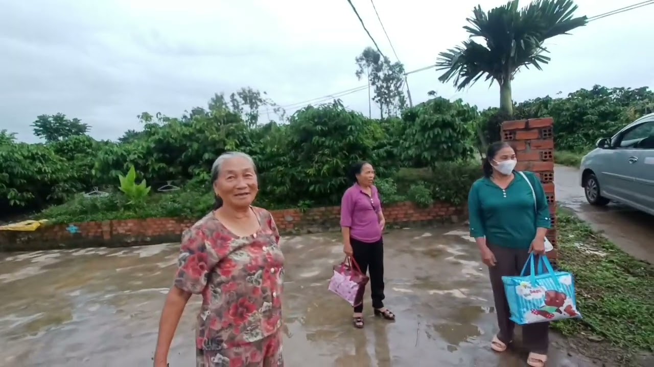 Vượt hơn một nghìn cây số để gặp anh em quê hương..