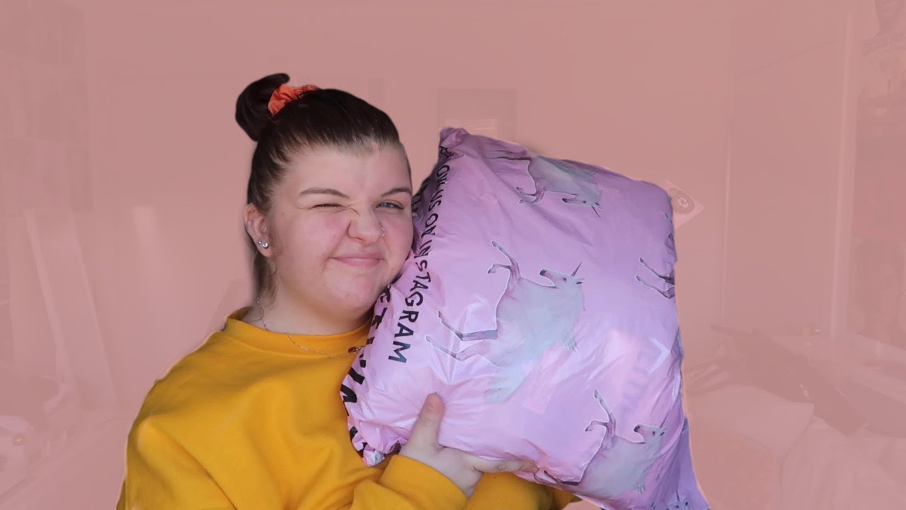PRETTY LITTLE THING PLUS SIZE FASHION HAUL, TRY ON & REVIEW! | Chloe Benson