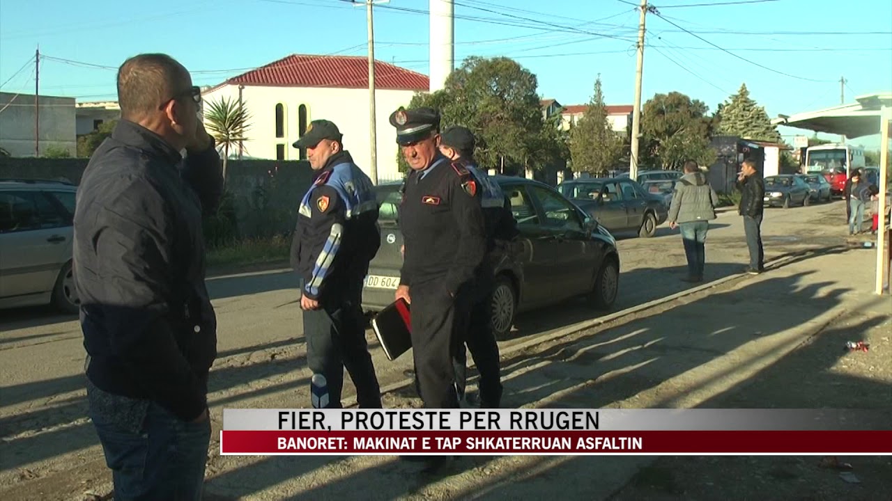 Fier, protestë për rrugën - News, Lajme - Vizion Plus