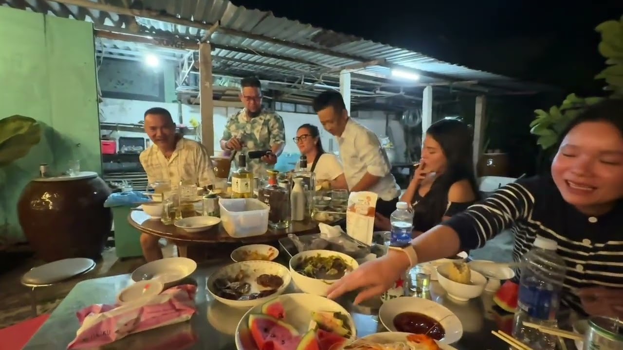 họp mặt anh em bạn bè ngày mùng 3-4 Tết vui cười mấy ngày Tết ❤️
