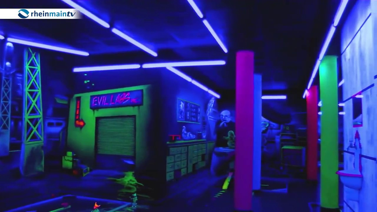 Das erste Schwarzlicht Minigolf im Rhein-Main-Gebiet: Schwarzlichthelden Minigolf aus Mainz