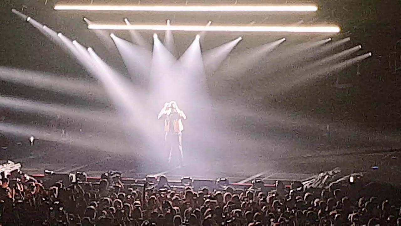 Maitre Gims intro Fuego Tour
