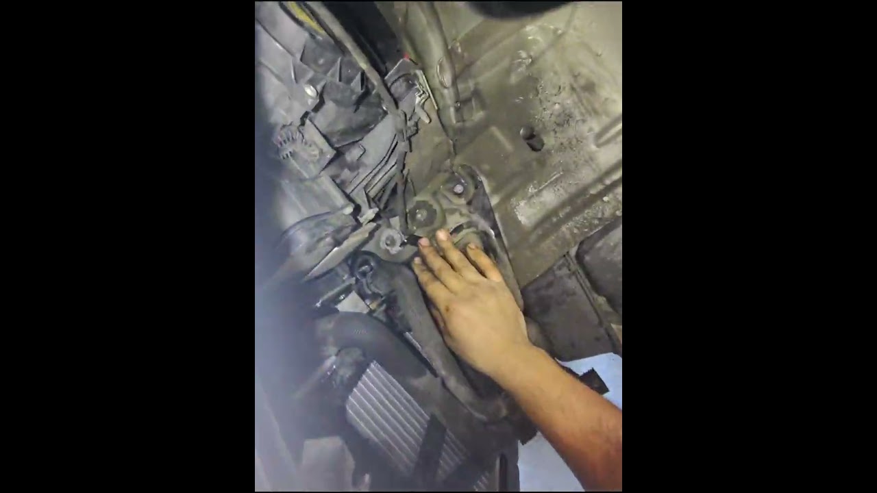 Instalacion Left Front Radiator Volkswagen Golf R 2016 #mechanic #service #workshop  #volkswagen 