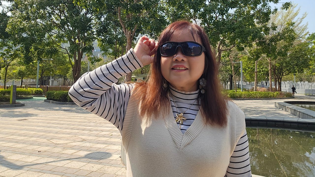 「靓女歌手藍King」正在直播！小城故事/容易受傷的女人/最難忘的人是你/情深有幾許/無奈的思緒/情人橋/瀟灑走一回/真的愛你/命中主定/女人的弱點/我是痴情無限！…💘🎉🎈