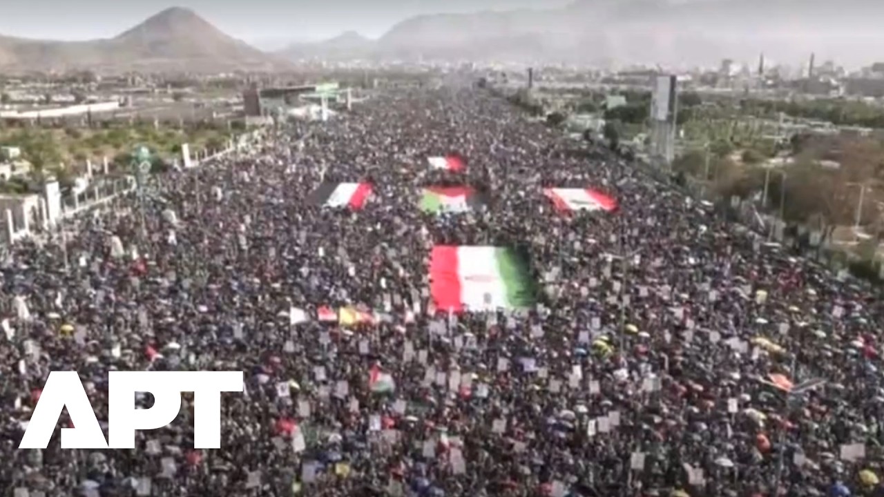 СМОТРИТЕ: Тысячи людей вышли на митинг в Сане, йеменские протестующие выражают солидарность с Ира...