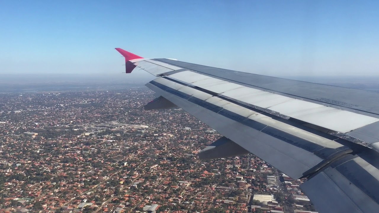 LaTam Airbus 320 Landing in Asunción ASU