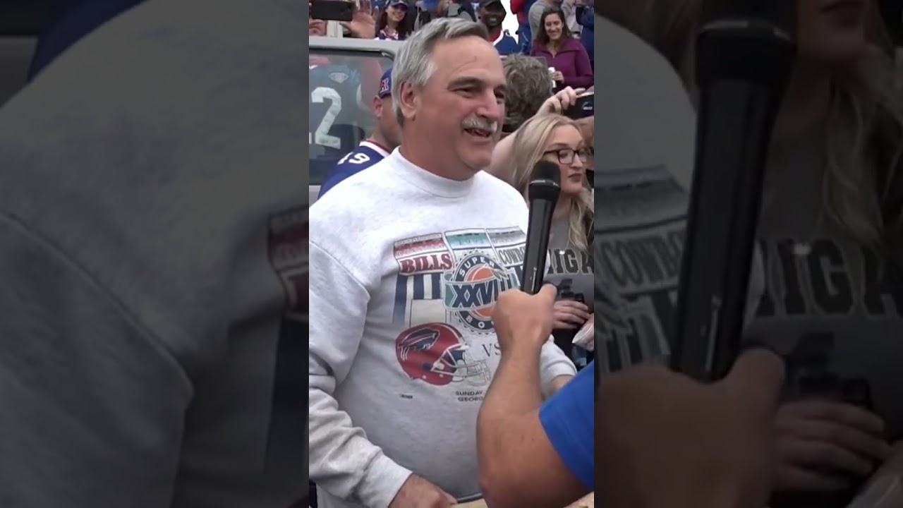 Dave Portnoy Tries Bills Tailgate Pizza