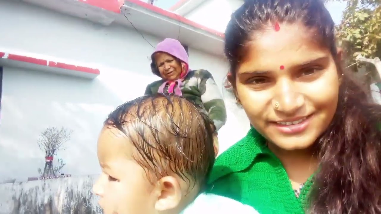  लोग गए मटर की घास लेने 🙂