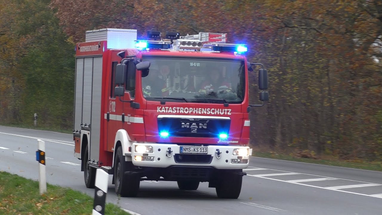 [Großbrand einer Lagerhalle] Einsatzfahrten Feuerwehr, Regieeinheit und DRK Neumünster