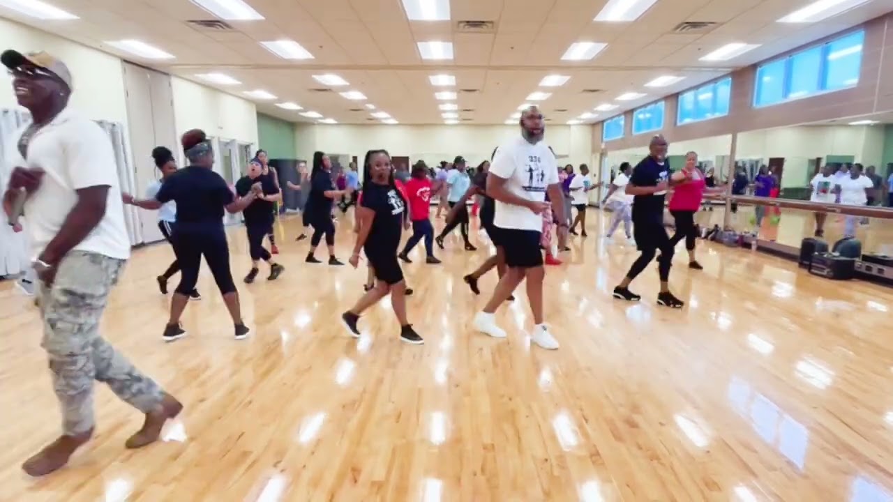 Auntie Outside Line Dance with Mike Clark Jr (the artist) Performing in Class!