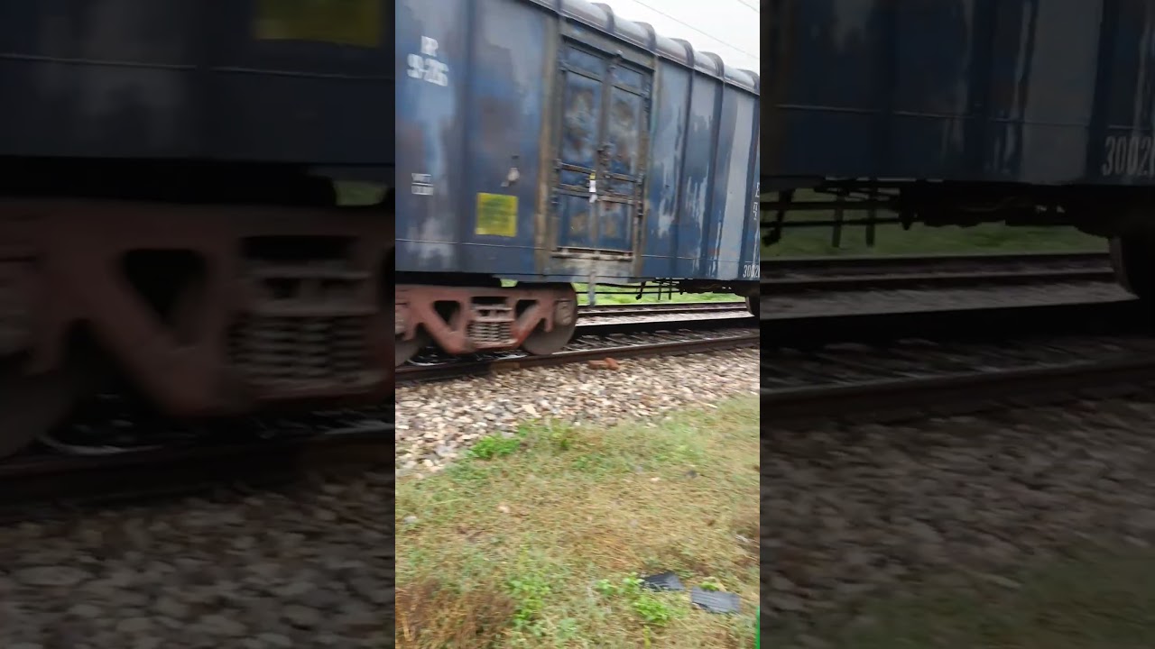 🚂Two trains moving opposite direction looks like mirror Image 😯