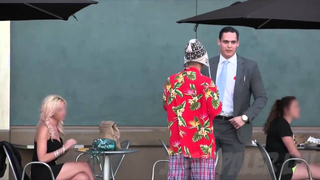 Gold Digger gets embarrassed by boss in Mercedes SLS   Stree