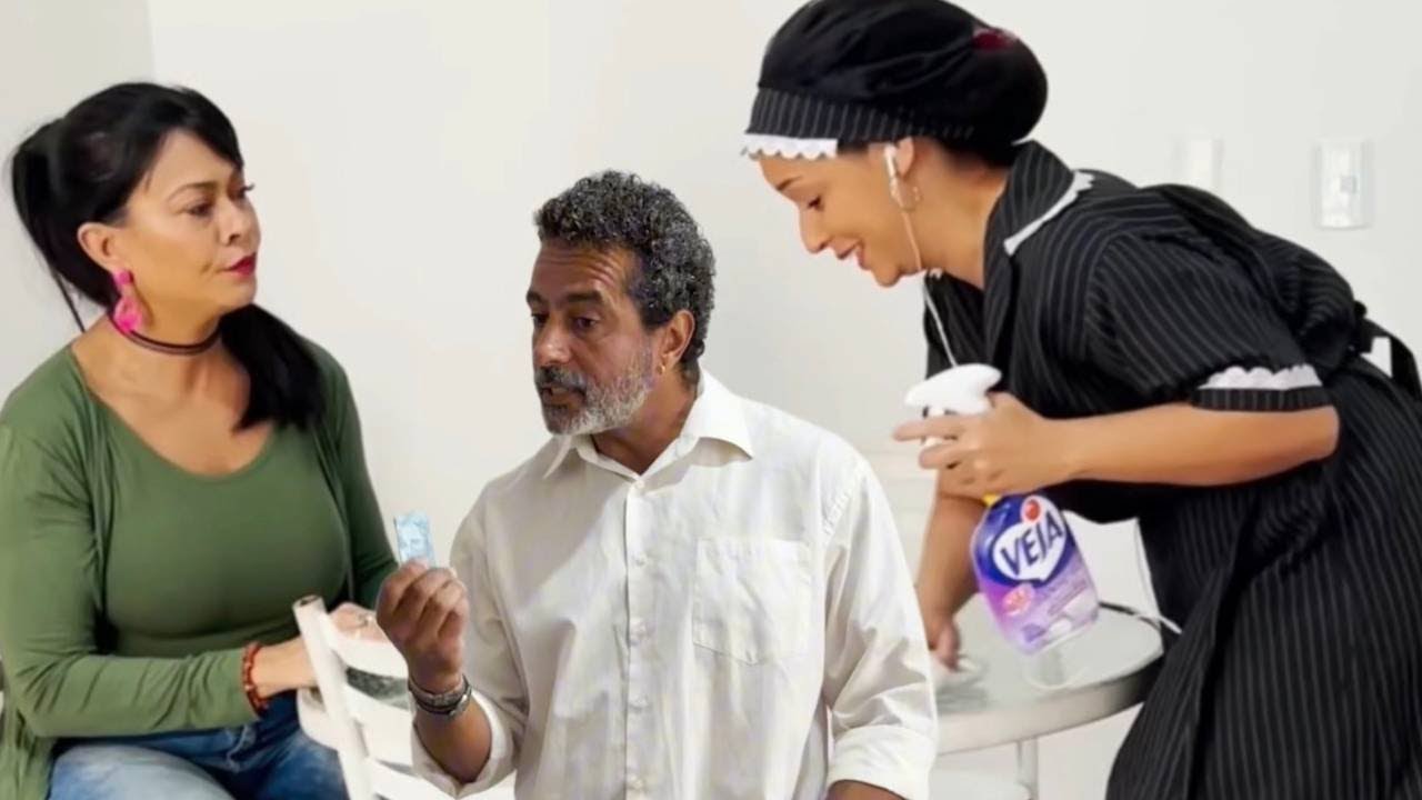 La dueña hace trampa para destruir la reputación de la criada, al final funcionó.