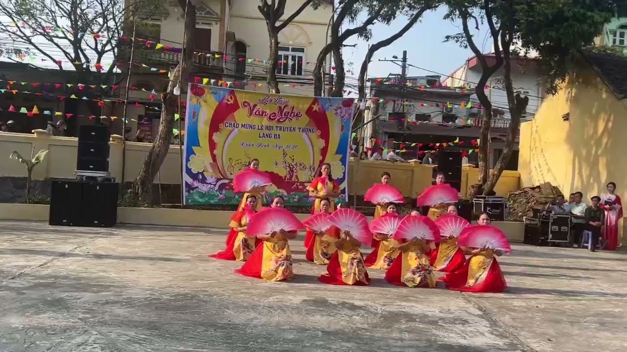 phụ nữ thôn 7 giao lưu văn nghệ chào mừng hội làng chuyền thông phù lưu tế xã Mỹ Đức Hà Nội 2026